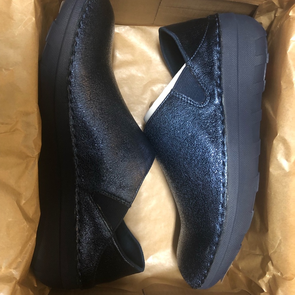 FitFlop size 7 SuperLoafer Glitzy Meteor Blue color, brand new never worn